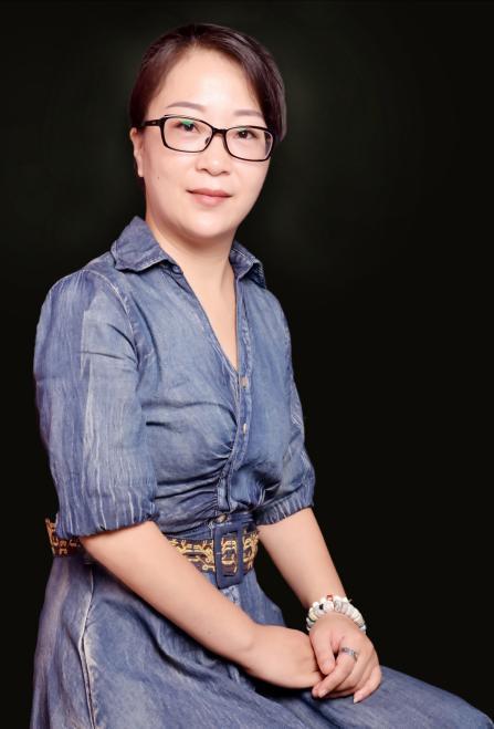 谢婷（国瓷红叶画院研究员）